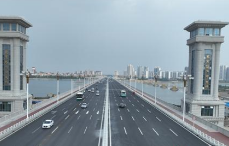 北京路沂河橋全線通車，曾用560個液壓千斤頂同步頂升老橋